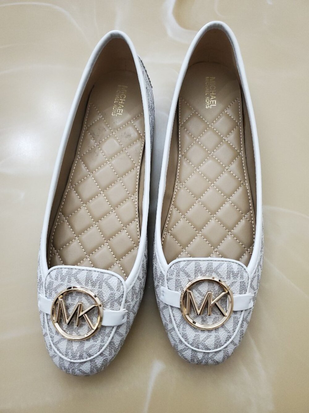 Michael Kors Lillie Moccasin Flat Shoes MK Signature Vanilla Gold Logo Size 10 - Picture 2 of 11